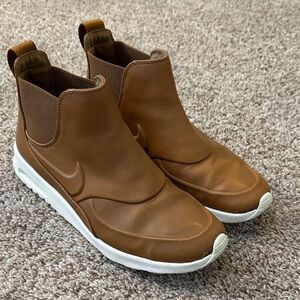 Nike Women’s Air Max Thea Mid